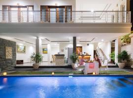 Kubu Benoa Guest House，位于努沙杜瓦的带泳池的酒店