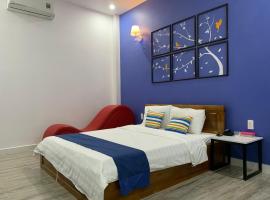 Kh&aacute;ch sạn Đăng Khoa，位于Cao L&atilde;nh的带停车场的酒店