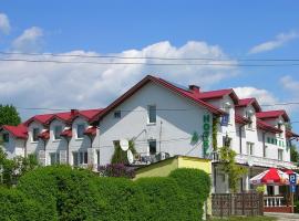 Hotel Pod Świerkiem，位于布斯克·兹德鲁伊的酒店
