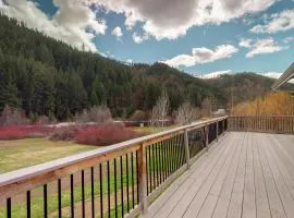 4 Bed 4 Bath Vacation home in Leavenworth