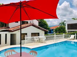 Casa Hacienda La Estancia piscina privada，位于梅尔加的乡间豪华旅馆