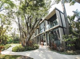 Los Laureles Hotel y Centro de Convenciones，位于Tlaquiltenango的酒店