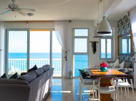 Ocho Rios Penthouse at Whispering Seas，位于欧丘里欧的海滩短租房