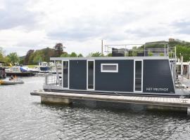 Cozy floating boatlodge "Het Vrijthof"，位于马斯特里赫特的度假屋
