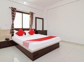 OYO 37759 Hotel Kalubai，位于艾哈迈德讷格尔的酒店