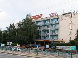 Tourist Hotel，位于乌斯季卡缅诺戈尔斯克的酒店