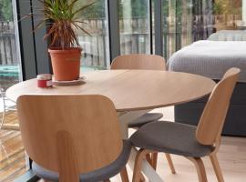 Mirror House Roosi 21，位于派尔努的酒店