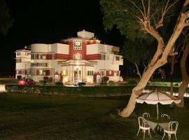 Karni Bhawan Palace - Heritageby HRH Group of Hotels，位于比卡内尔碧卡內机场 - BKB附近的酒店