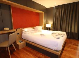 Hotel Du Commerce Spa，位于圣戈当的酒店