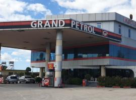 Grand Hotel Petrol，位于费里的酒店