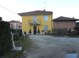 拉丽托利那酒店，位于阿斯蒂的酒店