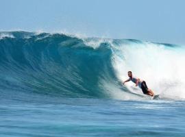Huvadhoo Surf Adventures，位于瓦度的酒店