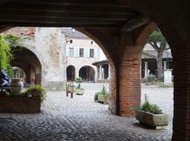 Studio au Centre d'Art ARKAD，位于Auvillar的酒店