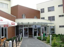 Hotel Domino，位于Niemodlin的酒店