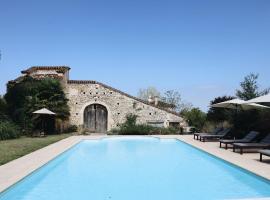Beautiful French Farmhouse，位于Bourlens的酒店