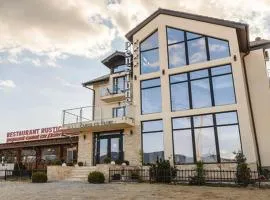 Pensiunea Carul cu flori