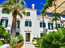 Villa Giardino Heritage Boutique Hotel Bol，位于波尔Bol Catamaran Terminal附近的酒店