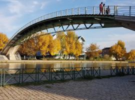 Chez Daniel, un 2 pièces proche de Paris STADE de FRANCE，位于奥贝维利埃Aubervilliers Theatre附近的酒店