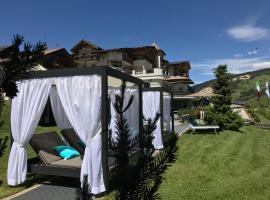 Dolasilla Mountain Panoramic Wellness Hotel，位于拉维拉2077米匹兹拉滑雪缆车附近的酒店