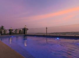 Hill Top Luxury Villa - 3 BHK || Infinity Pool，位于马普萨的度假屋