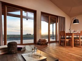 Gud Jard Lodge Nr 33 - Design-Ferienhaus mit exklusiver Ausstattung，位于佩尔沃姆的酒店
