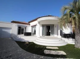 Villa Ancolie climatisée avec piscine chauffée de mai à septembre
