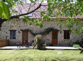 Gite du Sorbier，位于Le Chalard的酒店