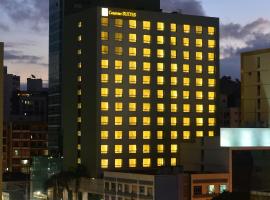 维多利亚舒适套房酒店，位于维多利亚Namorados Square附近的酒店