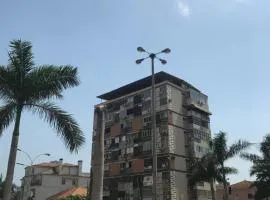 Rua José de Oliveira Barbosa，位于夸德罗安达国际机场 - LAD附近的酒店