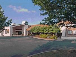 Holiday Inn Oak Hill - New River Gorge，位于Oak Hill的酒店