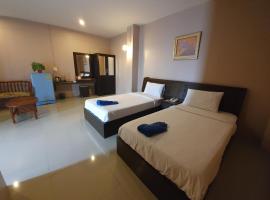 Highway hotel，位于Ban Kham Pom的酒店