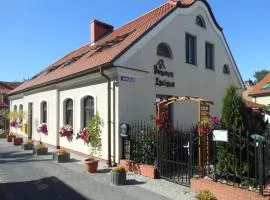 多莫韦扎西斯公寓