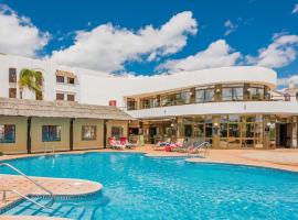 Macdonald Villacana Resort，位于埃斯特波纳的酒店