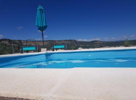 Cortijo de la Cruz，位于伊斯纳哈尔的酒店