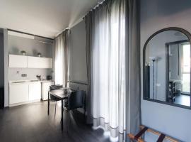 Via Mentana 32 - The House Of Travelers，位于科莫的酒店