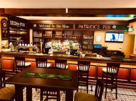 Patrick's Pub，位于马里博尔的家庭/亲子酒店