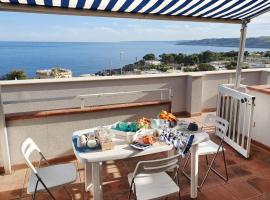 Casa con terrazza vista 180° sulla costa orientale，位于圣凯撒利亚温泉的酒店