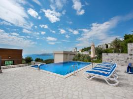 Adria Lux Apartments Sveti Stefan，位于布德瓦的带按摩浴缸的酒店