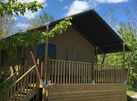 Riverwood Farm Glamping Safari Tent，位于Talaton的豪华帐篷