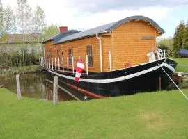 Dutch hausboat "MOLENDIEP" built 1909