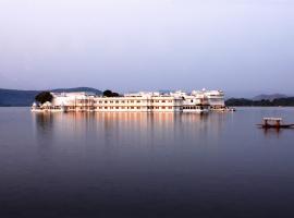 Taj Lake Palace Udaipur，位于乌代浦的带按摩浴缸的酒店