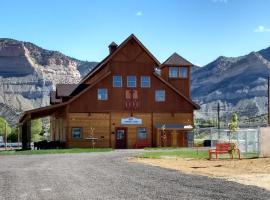 Castle Gate RV Park，位于Helper的酒店