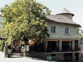 HOTEL DE LA TOUR，位于Aubazines的酒店