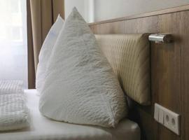 LOOK Hotel & Rooms，位于克赖尔斯海姆的酒店