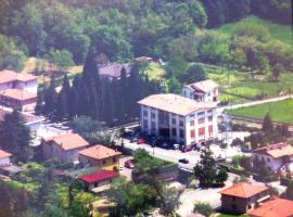 奥贝格克里斯塔洛酒店，位于Cittiglio的酒店