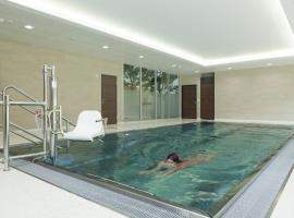 Bergman Family & Conference Hotel，位于塔尔图的酒店