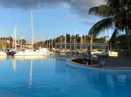 superbe villa au bord de la mer, piscine, ponton privé，位于哥西尔的家庭/亲子酒店