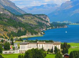 Maloja Palace Residence Engadin-St Moritz CO2-Neutral，位于马洛亚的酒店