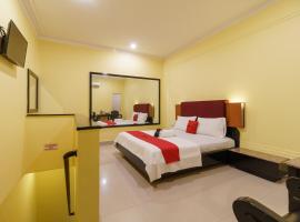 RedDoorz Plus near Ancol，位于雅加达安佐尔的酒店