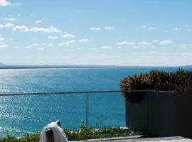 Hastings Park: Luxury Penthouse, Private Pool & Views